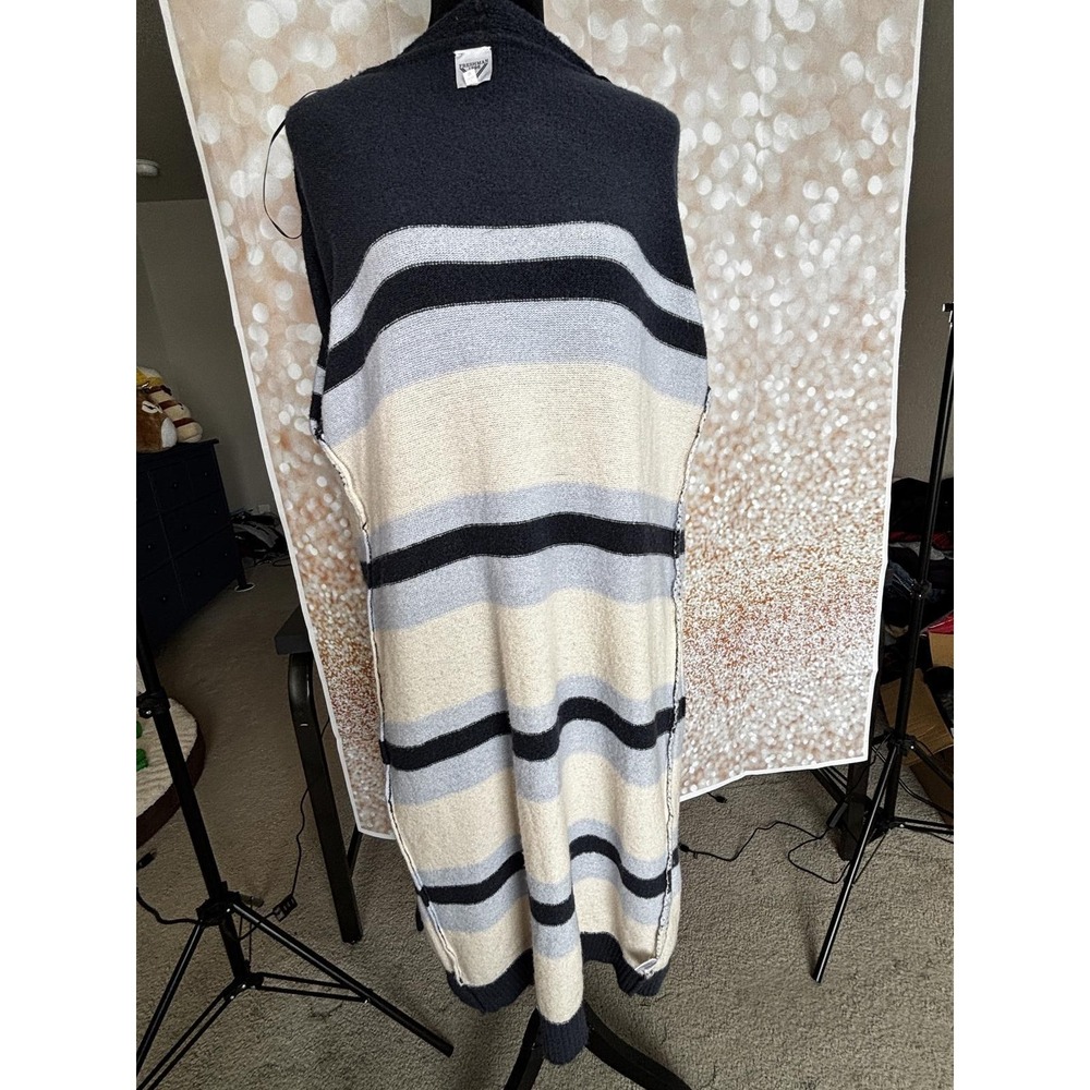 Fluffy, Soft, Cozy ~ Freshman 1996‎ cardigan ~ Medium ~ It has POCKETS - Picture 4 of 11